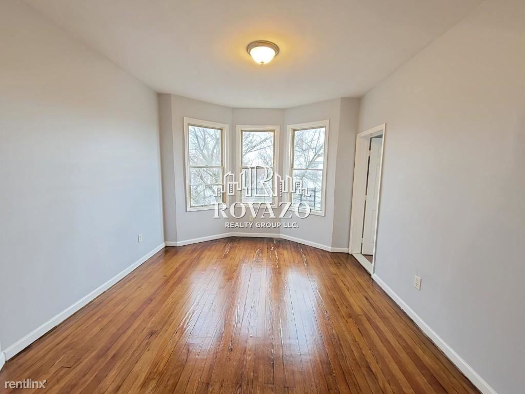 804 S 16th St - Photo 3 of 8