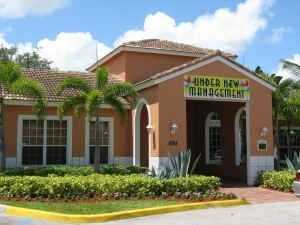 Hampton Court Apartments - Photo 2 of 11