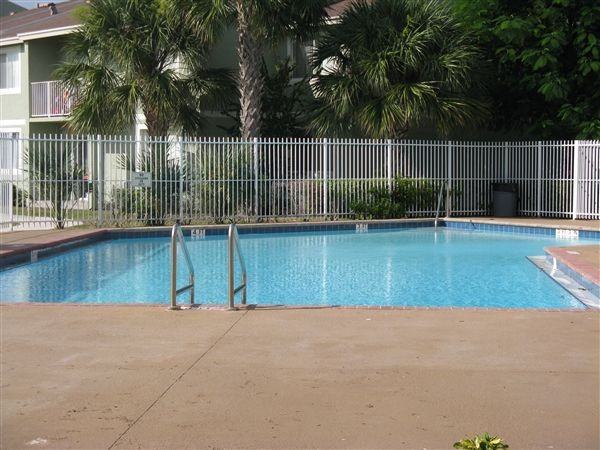 Hampton Court Apartments - Photo 3 of 11