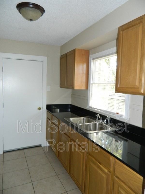 1026 Springdale St - Photo 3 of 7