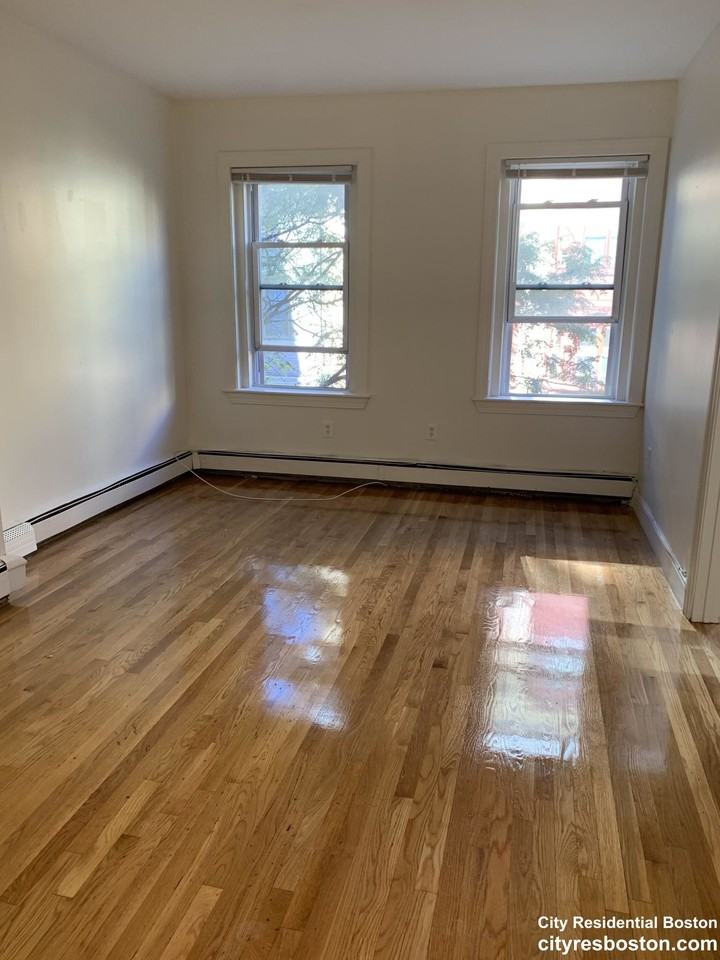 Cunard St #2 - Photo 4 of 17