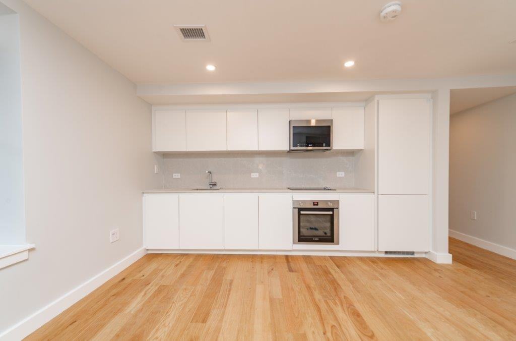 22 Fleet St #7 - Photo 2 of 9