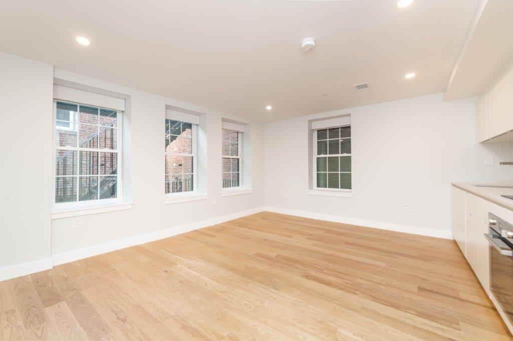 22 Fleet St #7 - Photo 3 of 9