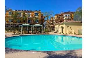 Tavera - Photo 2 of 37