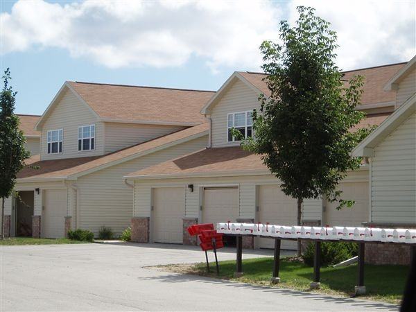 Falls Parc Apartments - Photo 3 of 6