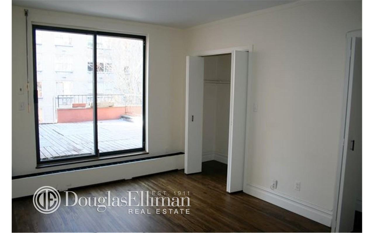 216 E 75th St #PH4E - Photo 2 of 10