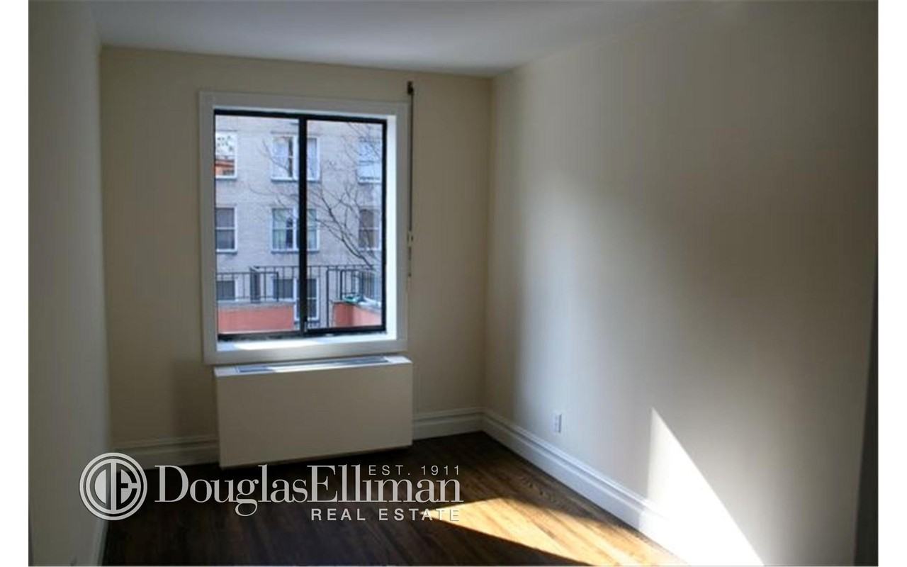 216 E 75th St #PH4E - Photo 3 of 10