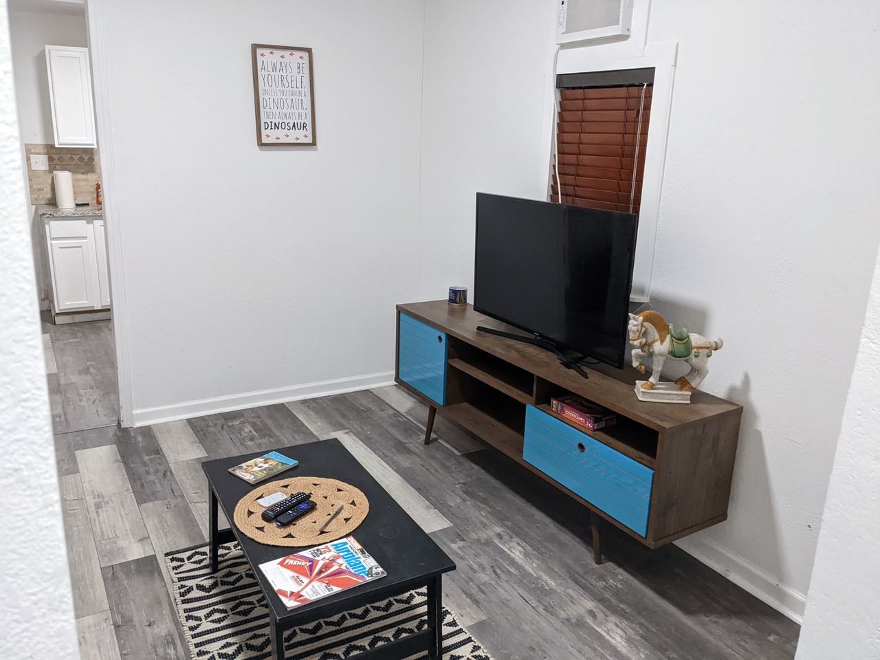 534 Jamaica Dr #1 - Photo 2 of 6