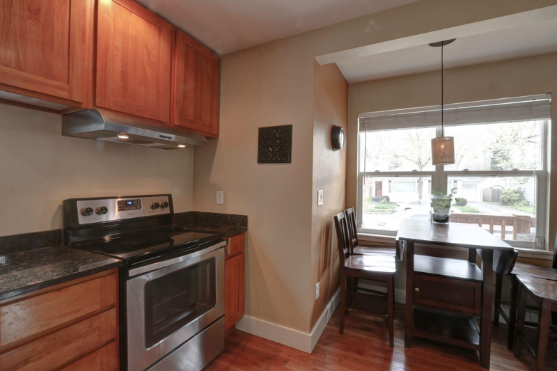 95 Williams Ave S - Photo 3 of 4