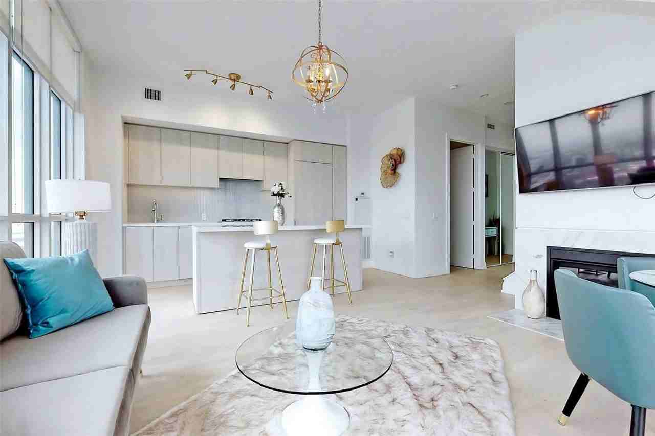 7 Grenville Street #6405