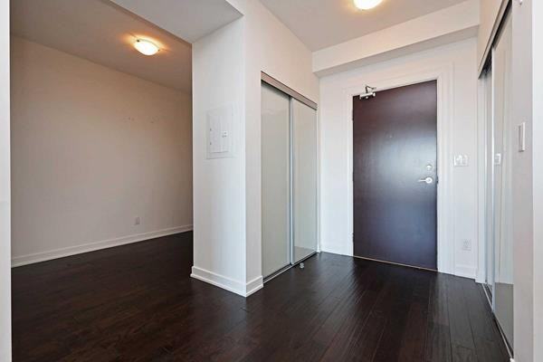 205 Manning Avenue ##302 - Photo 4 of 31