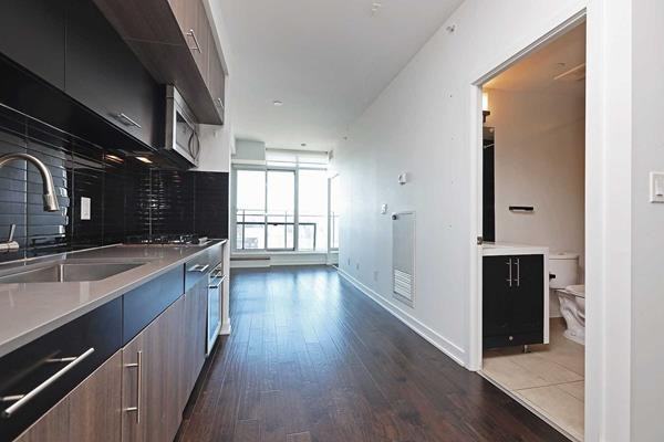 205 Manning Avenue ##302 - Photo 6 of 31