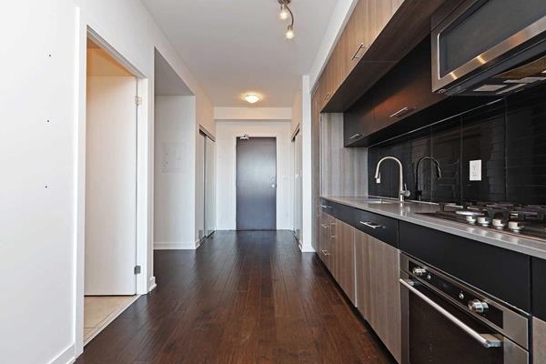 205 Manning Avenue ##302 - Photo 7 of 31