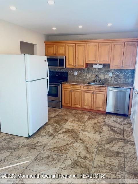 34 Village Green Way - Photo 3 of 7