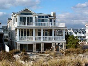 2163 Asbury Ave - Photo 3 of 4