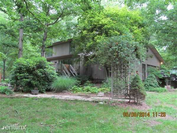 92 Franklin St - Photo 2 of 10