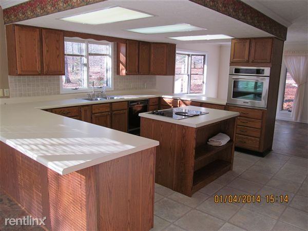 92 Franklin St - Photo 3 of 10