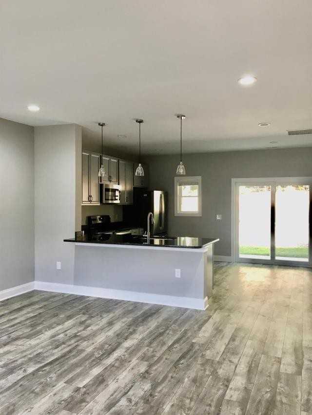 105 Emanuel Ct - Photo 3 of 21