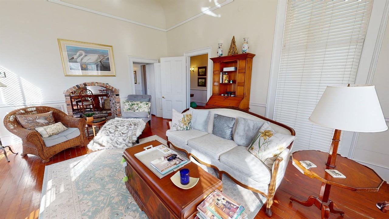 648 Clayton St #1 - Photo 4 of 33