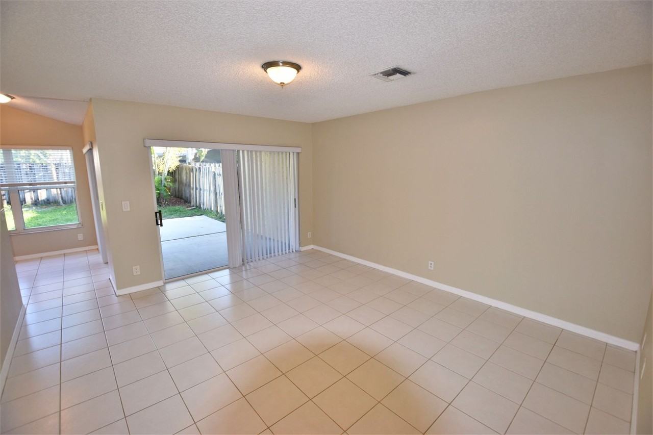 7393 Trescott Dr - Photo 3 of 23