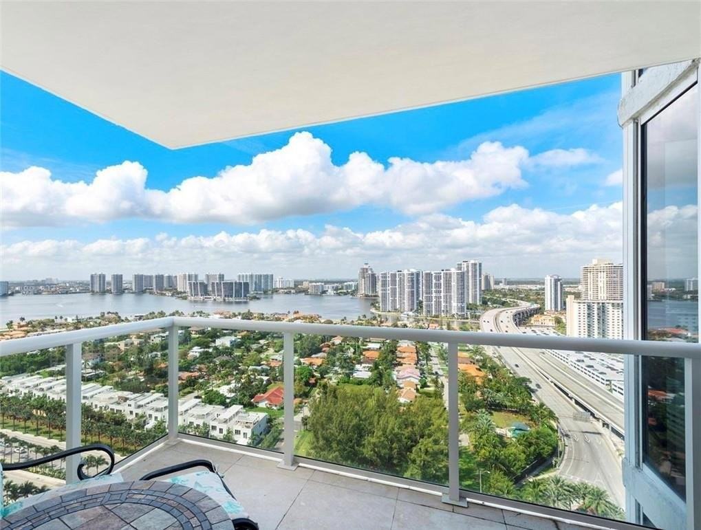 19111 Nw 39th Ct - Photo 2 of 8