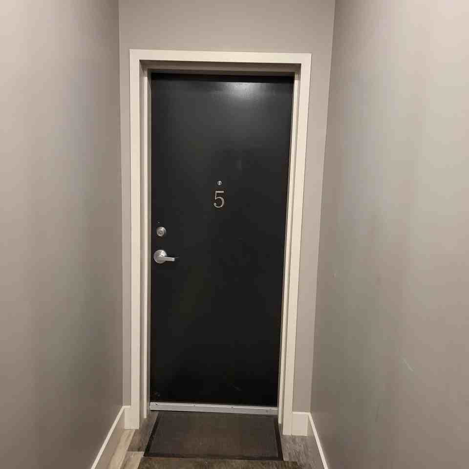 646 Main Street East #5 - Photo 4 of 12