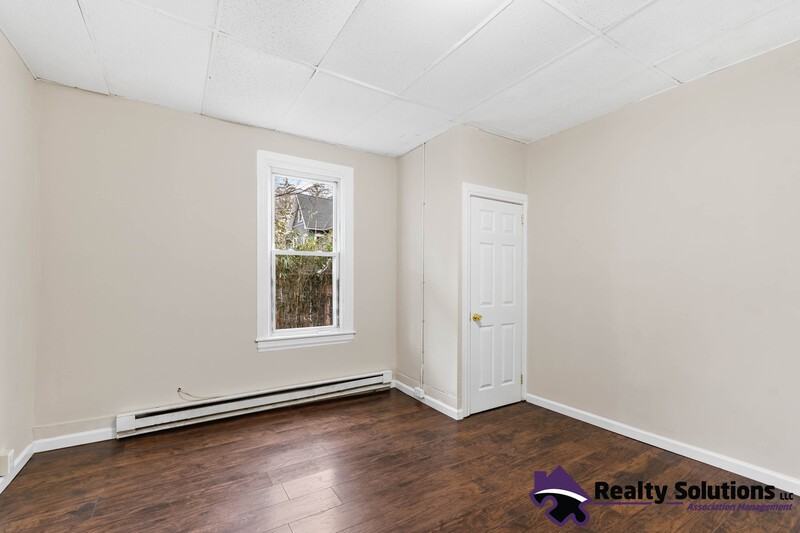 42 N Cove Rd - Photo 3 of 15