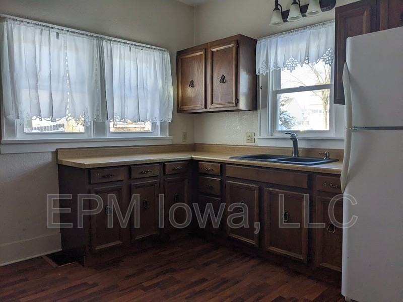 418 1st Ave Nw - Photo 2 of 11