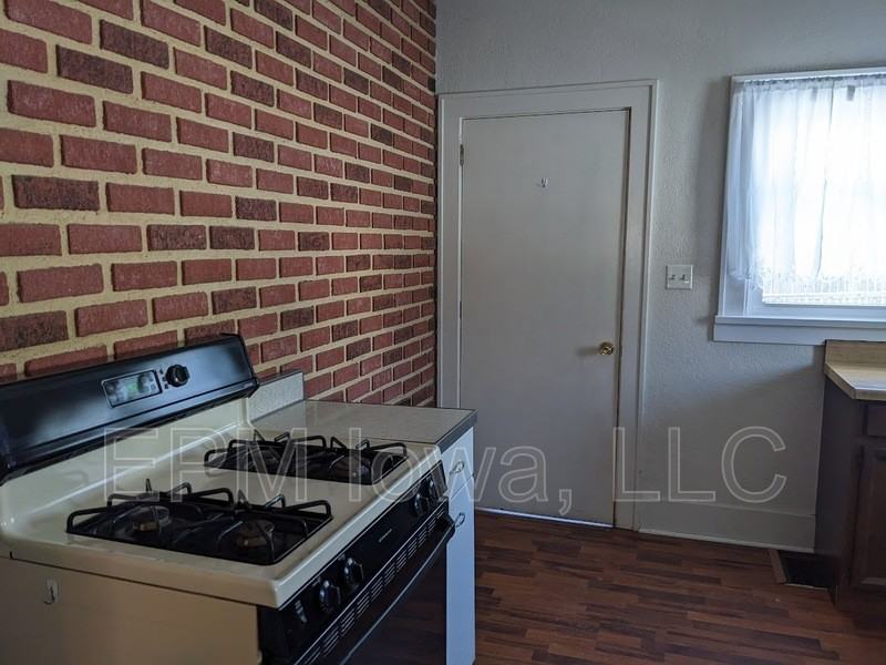 418 1st Ave Nw - Photo 3 of 11