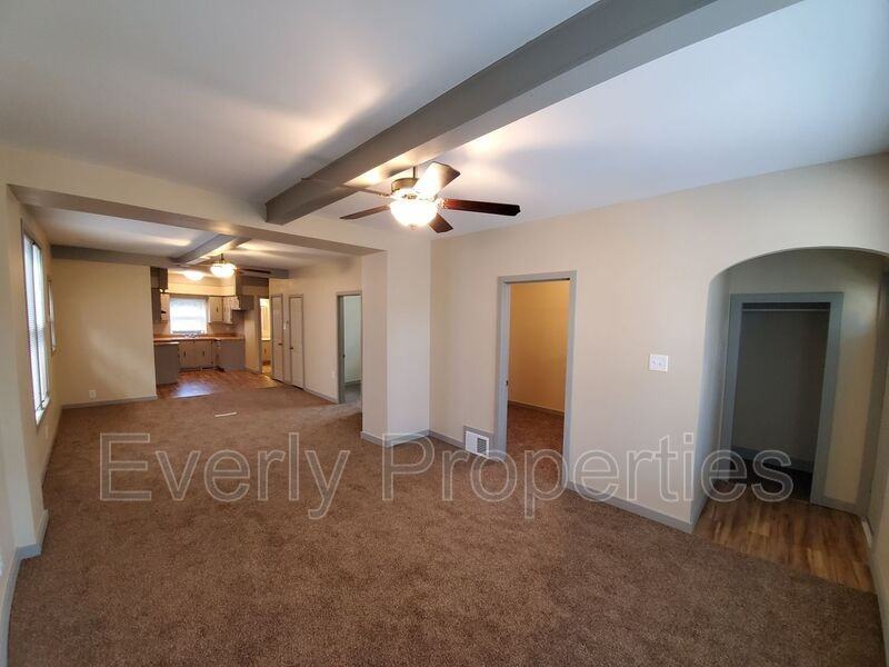 525 E Potter Ave - Photo 2 of 16