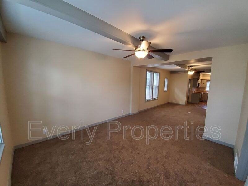 525 E Potter Ave - Photo 3 of 16