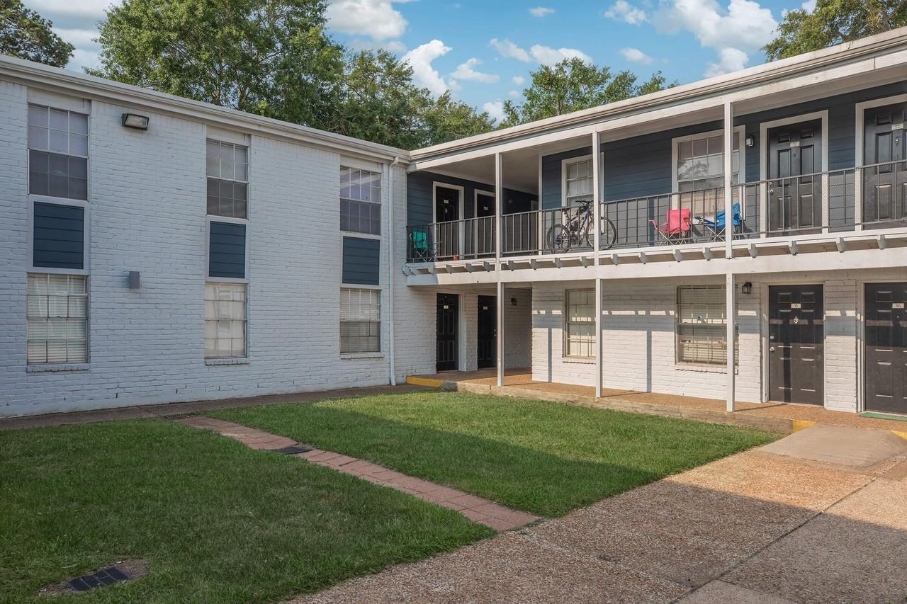 Whispering Oaks Apartments - Photo 3 of 23