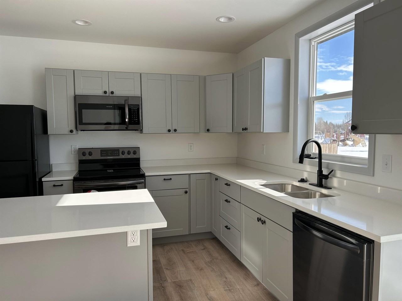 914 River Bend St #1 - Photo 4 of 20