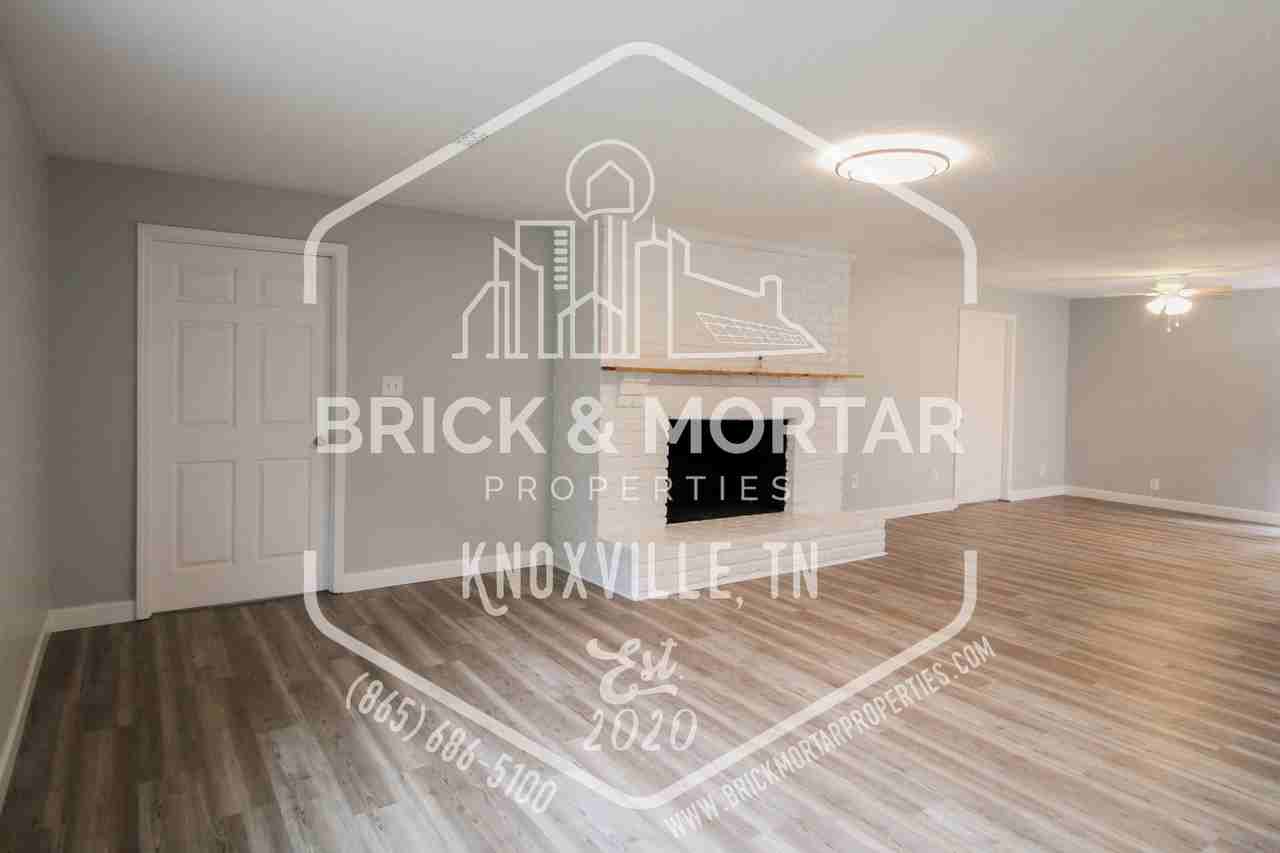 5712 Hyatt Rd #B - Photo 2 of 19