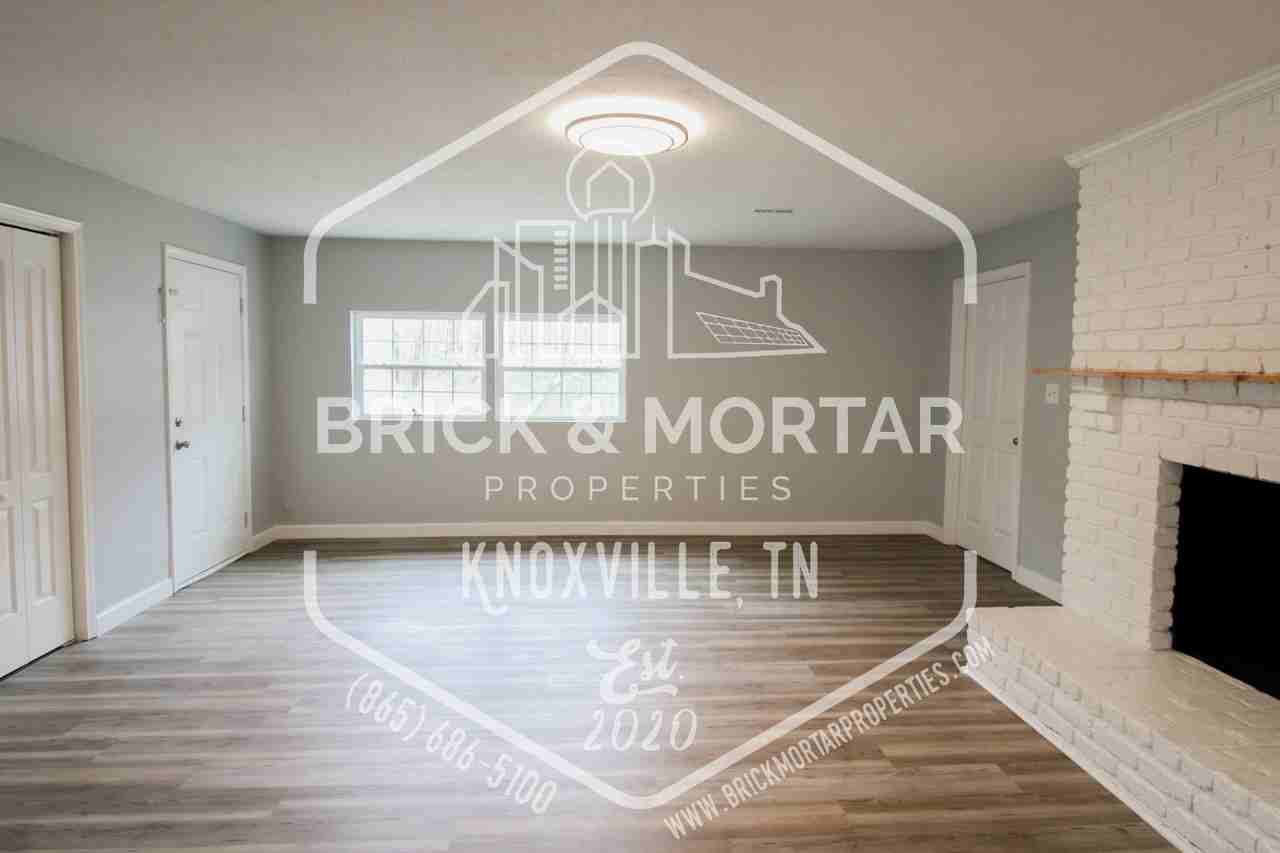 5712 Hyatt Rd #B - Photo 3 of 19