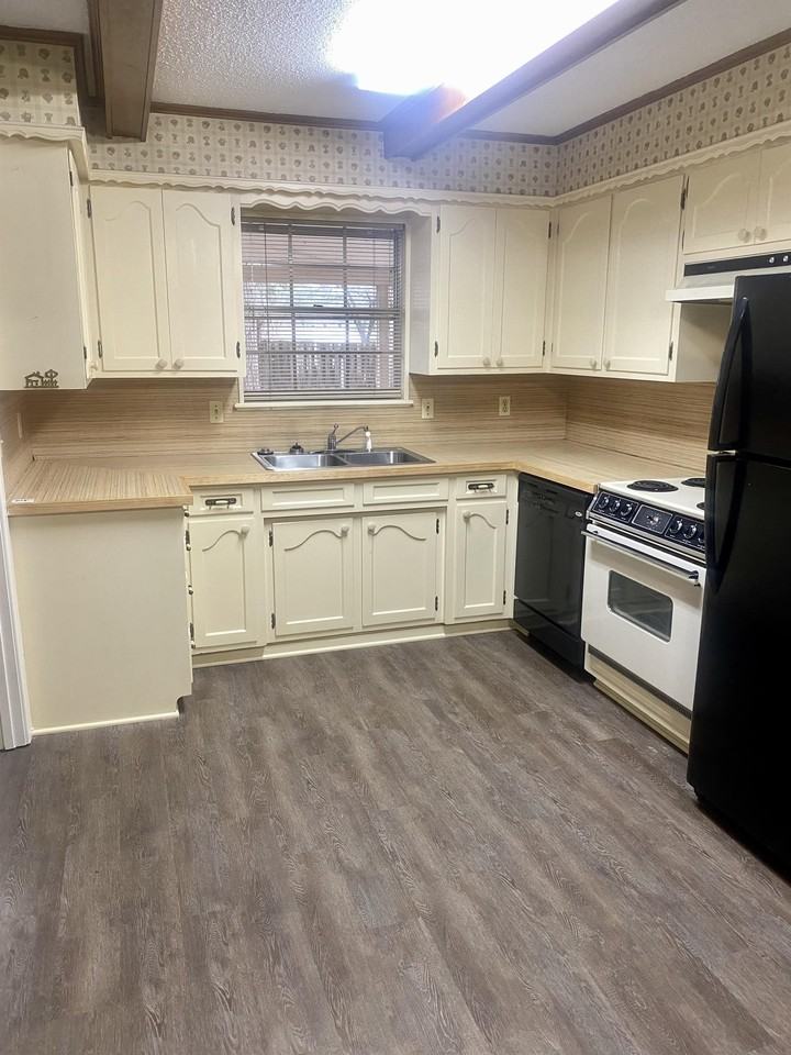 1504 Colorado St #1504 - Photo 3 of 11