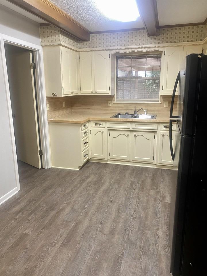 1504 Colorado St #1504 - Photo 4 of 11