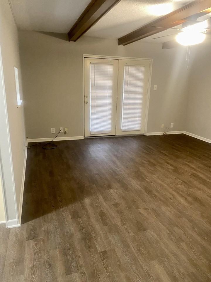 1504 Colorado St #1504 - Photo 7 of 11