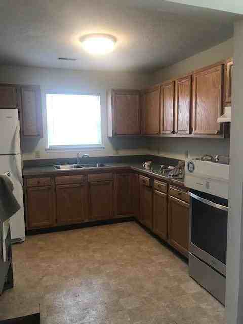 559 Sherman St - Photo 2 of 9