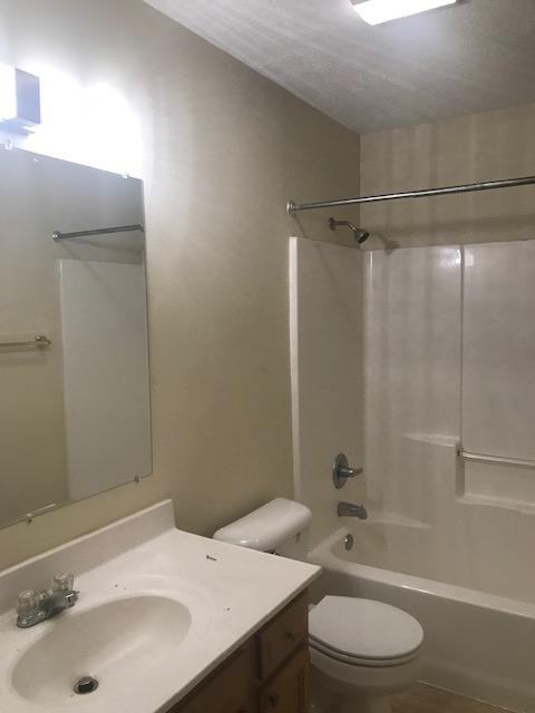 559 Sherman St - Photo 3 of 9