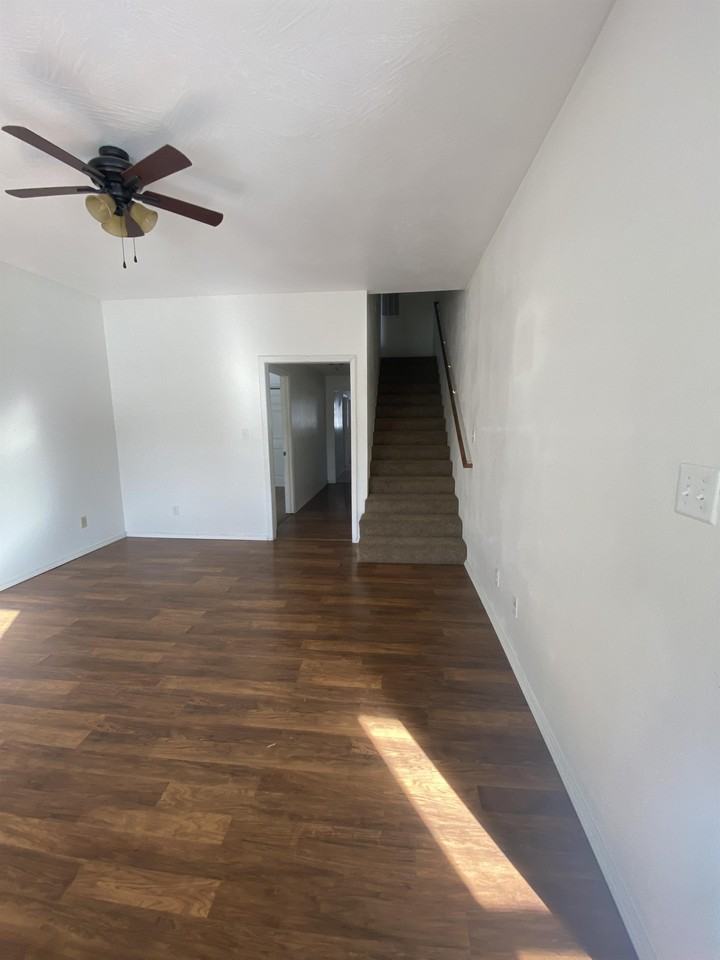 1125 W Walnut St #B - Photo 2 of 9