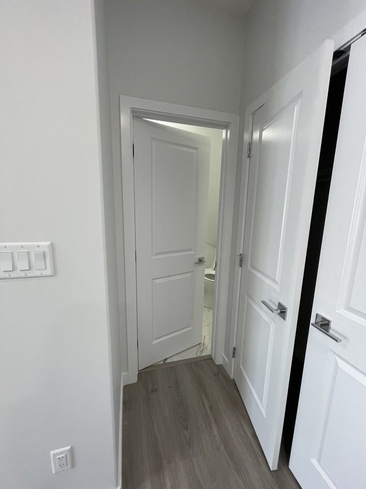 Carson Way Duplex Lower Apartments 8799 Carson Way Sw, Edmonton, AB