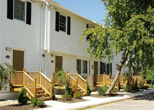 Canterbury Commons - Photo 2 of 5