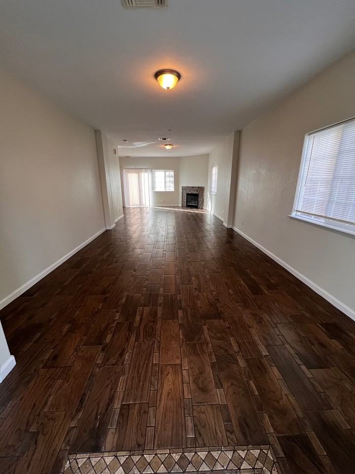 415 Hetherington Cir #1 - Photo 2 of 19