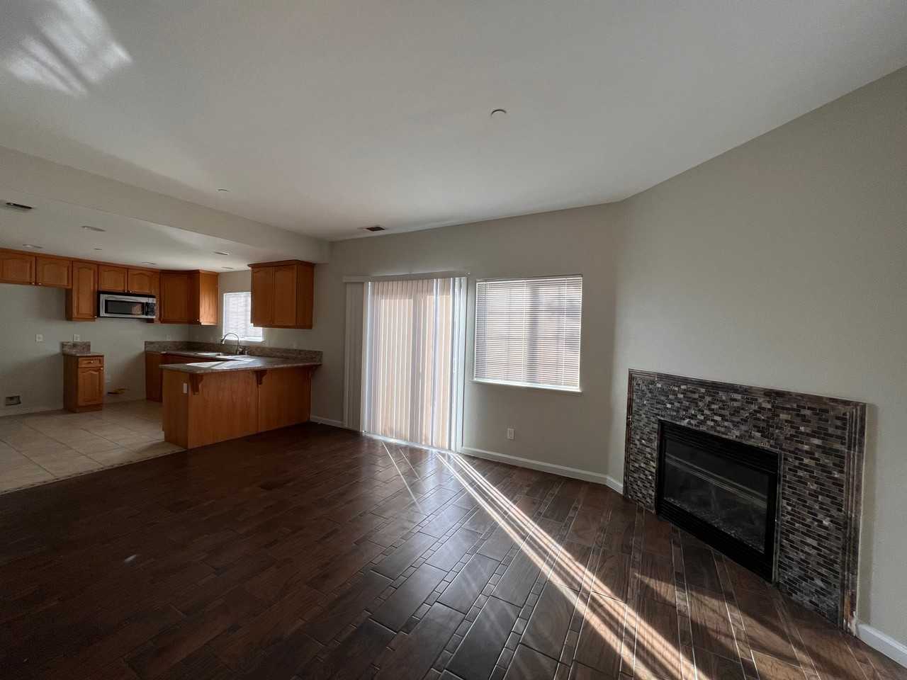 415 Hetherington Cir #1 - Photo 5 of 19