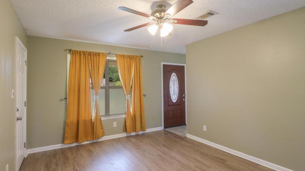 475 Annette Ln - Photo 3 of 15