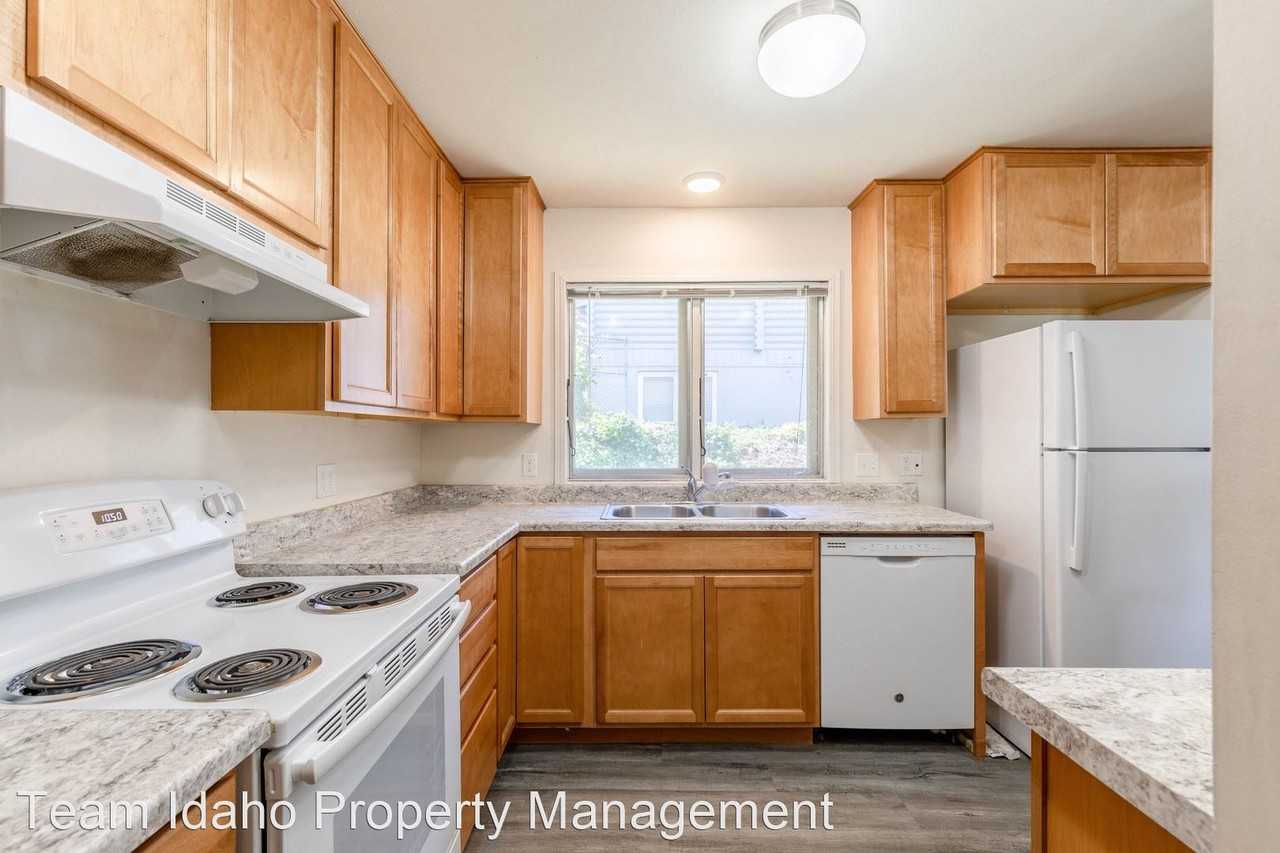 1118 King Rd - Photo 3 of 7