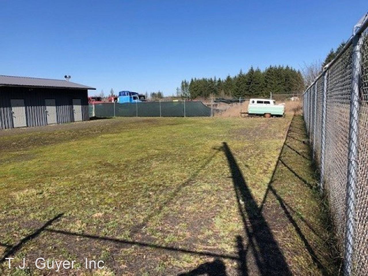 105 Avery Rd E - Photo 2 of 4