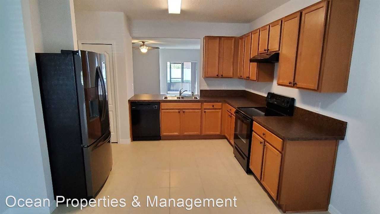 338 Admiralty Ct - Photo 3 of 13