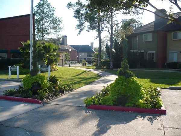 Chatham Village Apartments - Photo 3 of 10